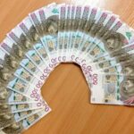 01.03.2021. Kielce. Zabezpieczone pieniądze, które usiłował wręczyć lekarzowi mieszkaniec powiatu koneckiego / KMP Kielce