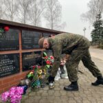 1.03.2021 Miejsca pamięci. Terytorialsi składali kwiaty i znicze / ppor. OT Daniel Woś / ŚBOT