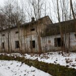 23.01.2021. Doły Biskupie. Ruiny dworku, tzw. dyrektorówki / Robert Felczak / Radio Kielce