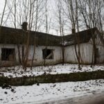 23.01.2021. Doły Biskupie. Ruiny dworku, tzw. dyrektorówki / Robert Felczak / Radio Kielce
