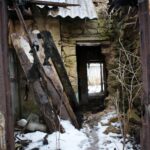 23.01.2021. Doły Biskupie. Ruiny dworku, tzw. dyrektorówki / Robert Felczak / Radio Kielce