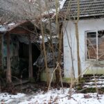 23.01.2021. Doły Biskupie. Ruiny dworku, tzw. dyrektorówki / Robert Felczak / Radio Kielce