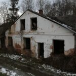 23.01.2021. Doły Biskupie. Ruiny dworku, tzw. dyrektorówki / Robert Felczak / Radio Kielce