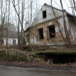 23.01.2021. Doły Biskupie. Ruiny dworku, tzw. dyrektorówki / Robert Felczak / Radio Kielce