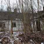 23.01.2021. Doły Biskupie. Ruiny dworku, tzw. dyrektorówki / Robert Felczak / Radio Kielce