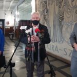 05.03.2021. Starachowice. Na zdjęciu (od lewej): Agnieszka Lasek-Piwarska - dyrektor Parku Kultury, poseł Krzysztof Lipiec, Marek Materek - prezydent Starachowic / Emilia Sitarska / Radio Kielce