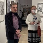 06.03.2021. Sandomierz. Wystawa „Od ilustracji do abstrakcji”. Na zdjęciu: Amadeusz Popek - autor wystawy, Katarzyna Pisarczyk - dyrektor BWA w Sandomierzu / Grażyna-Szlęzak-Wójcik / Radio Kielce