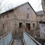 23.01.2021. Doły Biskupie. Ruiny fabryki tektury / Robert Felczak / Radio Kielce