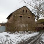 23.01.2021. Doły Biskupie. Ruiny fabryki tektury / Robert Felczak / Radio Kielce