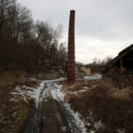 23.01.2021. Doły Biskupie. Ruiny fabryki tektury / Robert Felczak / Radio Kielce