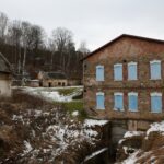 23.01.2021. Doły Biskupie. Elektrownia wodna „Witulin” / Robert Felczak / Radio Kielce