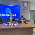 15.03.2021. Kielce. Konsultacje projektu Samorząd 3.0. Na zdjęciu (od lewej): Marcin Piszczek - burmistrz Jędrzejowa, minister Michał Cieślak, Zbigniew Koniusz - wojewoda świętokrzyski, Marzena Chodakowska - rzecznik wojewody świętokrzyskiego / Michał Kita / Radio Kielce