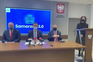 15.03.2021. Kielce. Konsultacje projektu Samorząd 3.0. Na zdjęciu (od lewej): Marcin Piszczek - burmistrz Jędrzejowa, minister Michał Cieślak, Zbigniew Koniusz - wojewoda świętokrzyski, Marzena Chodakowska - rzecznik wojewody świętokrzyskiego / Michał Kita / Radio Kielce