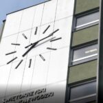 12.03.2020. Kielce. Zegar na budynku Świętokrzyskiego Urzędu Wojewódzkiego / Piotr Kwaśniewski / Radio Kielce