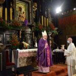 27.03.2021 Częstochowa. Jasna Góra. Msza w intencji tegorocznych maturzystów z diecezji sandomierskiej. Na zdjęciu (po lewej): biskup Krzysztof Nitkiewicz / ks. Wojciech Kania
