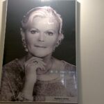 06.03.2021. Busko-Zdrój. Buskie Samorządowe Centrum Kultury. Wystawa pt. „Kobiety, które zmieniły i wciąż zmieniają świat” / Marta Gajda / Radio Kielce