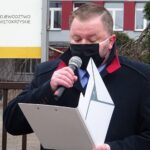 01.03.2021. Jędrzejów. Obchody Narodowego Dnia Pamięci Żołnierzy Wyklętych. Na zdjęciu: Paweł Kowalski - dyrektor Zespołu Szkół Nr 2 w Jędrzejowie / Ewa Pociejowska-Gawęda / Radio Kielce