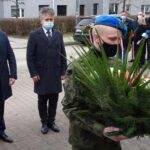 01.03.2021. Jędrzejów. Obchody Narodowego Dnia Pamięci Żołnierzy Wyklętych. Na zdjęciu (od lewej):  Rafał Nowak - wicewojewoda świętokrzyski, senator Krzysztof Słoń / Ewa Pociejowska-Gawęda / Radio Kielce