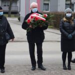 01.03.2021. Jędrzejów. Obchody Narodowego Dnia Pamięci Żołnierzy Wyklętych. Na zdjęciu: delegacja Zarząd Regionu Świętokrzyskiego NSZZ Solidarność. Od lewej: Elżbieta Bartosz, Waldemar Bartosz, Joanna Kowalska / Ewa Pociejowska-Gawęda / Radio Kielce