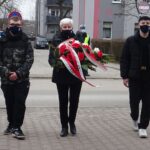 01.03.2021. Jędrzejów. Obchody Narodowego Dnia Pamięci Żołnierzy Wyklętych. Na zdjęciu: delegacja OHP w Jędrzejowe, w środku: komendant Bożena Kucybała / Ewa Pociejowska-Gawęda / Radio Kielce