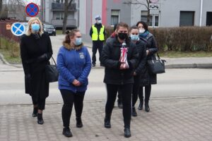 Jędrzejów. Obchody Narodowego Dnia Pamięci Żołnierzy Wyklętych. Na zdjęciu: delegacja SOSW w Jędrzejowie z dyrektor Agnieszką Zaczkowską / Ewa Pociejowska-Gawęda / Radio Kielce