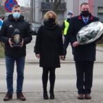 01.03.2021. Jędrzejów. Obchody Narodowego Dnia Pamięci Żołnierzy Wyklętych. Na zdjęciu: delegacja Zespołu szkół Nr 2 w Jędrzejowie z dyrektorem Pawłem Kowalskim / Ewa Pociejowska-Gawęda / Radio Kielce