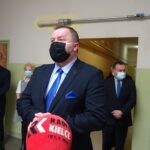 01.03.2021 Jędrzejów. Otwarcie pracowni geodezyjnej Centrum Kształcenia Zawodowego w Zespole Szkół nr 2 w Jędrzejowie. Na zdjęciu Paweł Kowalski, dyrektor Zespołu szkół Nr 2 w Jędrzejowie / Ewa Pociejowska-Gawęda / Radio Kielce