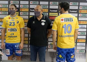 03.09.2020. Kielce. Konferencja klubu Łomża Vive Kielce, podczas której przedstawiono nowych sponsorów. Na zdjęciu: Arkadiusz Moryto, Talant Dujszebajew i Alex Dujszebajew / Piotr Kwaśniewski / Radio Kielce
