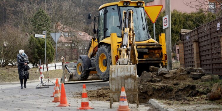 11.03.2021. Kielce. Prace modernizacyjne na sieci wodociągowej w rejonie ulic: Pallotyńskiej, Fosforytowej i Ołowianej / Piotr Kwaśniewski / Radio Kielce