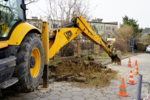 11.03.2021. Kielce. Prace modernizacyjne na sieci wodociągowej w rejonie ulic: Pallotyńskiej, Fosforytowej i Ołowianej / Piotr Kwaśniewski / Radio Kielce