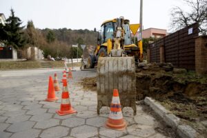 11.03.2021. Kielce. Prace modernizacyjne na sieci wodociągowej w rejonie ulic: Pallotyńskiej, Fosforytowej i Ołowianej / Piotr Kwaśniewski / Radio Kielce