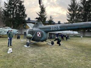 26.03.2021 Skarżysko-Kamienna. Transport śmigłowca SM-2 do Muzeum im. Orła Białego / Anna Głąb / Radio Kielce