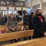 01.03.2021. Starachowice. Obchody Narodowego Dnia Pamięci Żołnierzy Wyklętych. Na zdjęciu (od lewej): Lidia Dziura - dyrektor biura poselskiego Agaty Wojtyszek, Paweł Rdzanek - przewodniczący nauczycielskiej Solidarności i Agata Wojtyszek - posłanka PiS / Anna Głąb / Radio Kielce