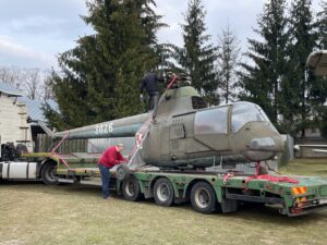 26.03.2021 Skarżysko-Kamienna. Transport śmigłowca SM-2 do Muzeum im. Orła Białego / Anna Głąb / Radio Kielce