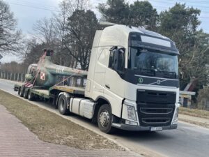 26.03.2021 Skarżysko-Kamienna. Transport śmigłowca SM-2 do Muzeum im. Orła Białego / Anna Głąb / Radio Kielce