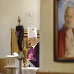 24.03.2021. Radoszyce. Uroczystości pogrzebowe ks. Adama Myszkowskiego.  Na zdjęciu: abp Wacław Depo - metropolita częstochowski / Jarosław Kubalski / Radio Kielce