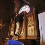 20.03.2021. Kielce. Białogon. Sprzątanie kościoła pod wezwaniem Przemienienia Pańskiego / Jarosław Kubalski / Radio Kielce