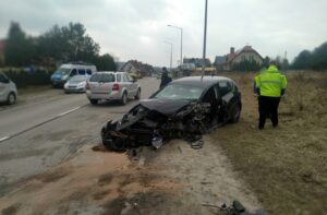 30.03.2021 Kielce. Wypadek na ul. Za Walcownią / KMP w Kielcach