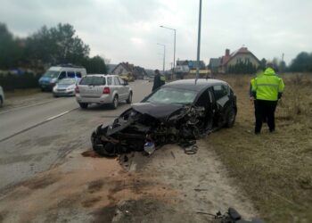 30.03.2021 Kielce. Wypadek na ul. Za Walcownią / KMP w Kielcach