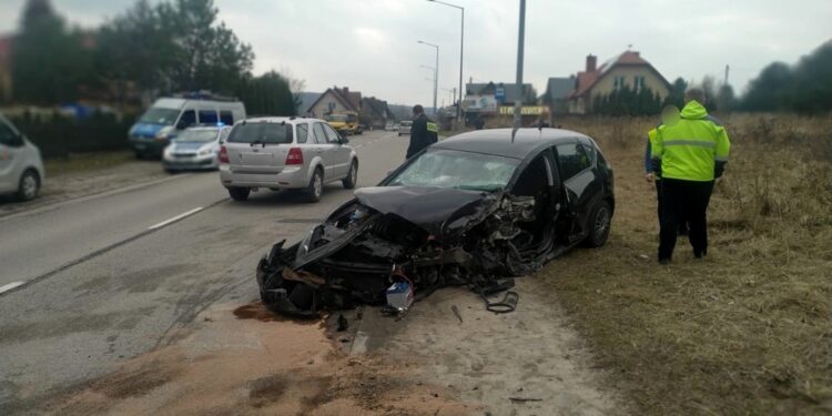 30.03.2021 Kielce. Wypadek na ul. Za Walcownią / KMP w Kielcach