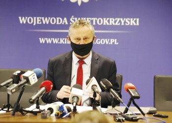 16.03.2021. Kielce. Konferencja prasowa wojewody dotycząca aktualnej sytuacji epidemicznej w województwie świętokrzyskim. Na zdjęciu: Zbigniew Koniusz - wojewoda świętokrzyski / Jarosław Kubalski / Radio Kielce