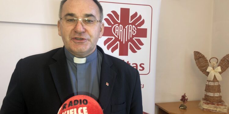 Ksiądz Bogusław Pitucha - dyrektor Caritas Diecezji Sandomierskiej / Fot. Grażyna Szlęzak - Radio Kielce