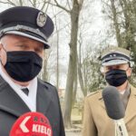 01.03.2021. Sandomierz. Obchody Narodowego Dnia Pamięci Żołnierzy Wyklętych. Na zdjęciu (od lewej): mjr  Hubert Jarząbek - zastępca dowódcy  3. Sandomierskiego Batalionu Radiotechnicznego, ppłk Artur Gołębiowski komendant WKU w Sandomierzu / Grażyna Szlęzak-Wójcik / Radio Kielce