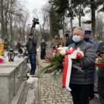 01.03.2021. Sandomierz. Obchody Narodowego Dnia Pamięci Żołnierzy Wyklętych. Na zdjęciu na pierwszym planie radny Sandomierza Krzysztof Szatan / Grażyna Szlęzak-Wójcik / Radio Kielce