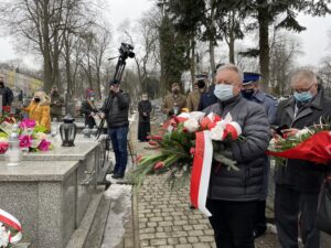 01.03.2021. Sandomierz. Obchody Narodowego Dnia Pamięci Żołnierzy Wyklętych. Na zdjęciu na pierwszym planie radny Sandomierza Krzysztof Szatan / Grażyna Szlęzak-Wójcik / Radio Kielce