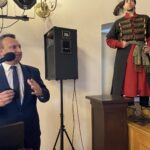 01.03.2021 Sandomierz. Gala Sandomierzanin Roku 2020. Na zdjeciu: Marcin Piwnik - starosta sandomierski, Maciej Bury - Chorągiew Rycerstwa Ziemi Sandomierskiej / Grażyna Szlęzak-Wójcik / Radio Kielce