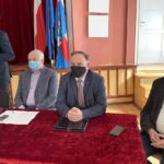 11.03.2021. Sandomierz. Sesja Rady Powiatu Sandomierskiego. Na zdjęciu (od lewej): Marcin Piwnik - starosta sandomierski, Witold Stefaniak - zastępca przewodniczącego Rady Powiatu Sandomierskiego, Marek Kwitek - poseł PiS, Wojciech Czerwiec - przewodniczący Rady Miasta Sandomierza / Grażyna Szlęzak-Wójcik / Radio Kielce