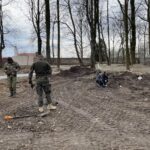 13.03.2021. Sandomierz. Przeszukiwanie terenu Parku Saskiego w Sandomierzu / Grażyna Szlęzak-Wójcik / Radio Kielce