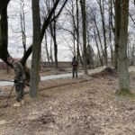 13.03.2021. Sandomierz. Przeszukiwanie terenu Parku Saskiego w Sandomierzu / Grażyna Szlęzak-Wójcik / Radio Kielce