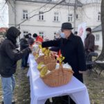 18.03.2021 Sandomierz. Caritas Diecezji Sandomierskiej inauguruje działalność kuchni dla ubogich. Na zdjęciu (po prawej): biskup Krzysztof Nitkiewicz / Grażyna Szlęzak-Wójcik / Radio Kielce